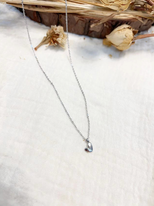Collier mini coeur argenté chaîne fine acier inoxydable bijou minimaliste femme tendance