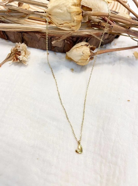 Collier mini coeur doré chaîne fine délicate bijou minimaliste femme style romantique