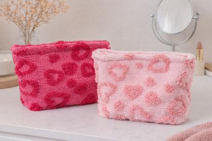 Trousse en moumoute à cœurs en relief