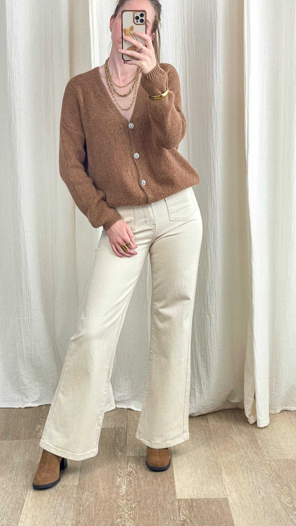 Gilet en maille marron boutonné femme col V coupe courte style casual chic automne hiver