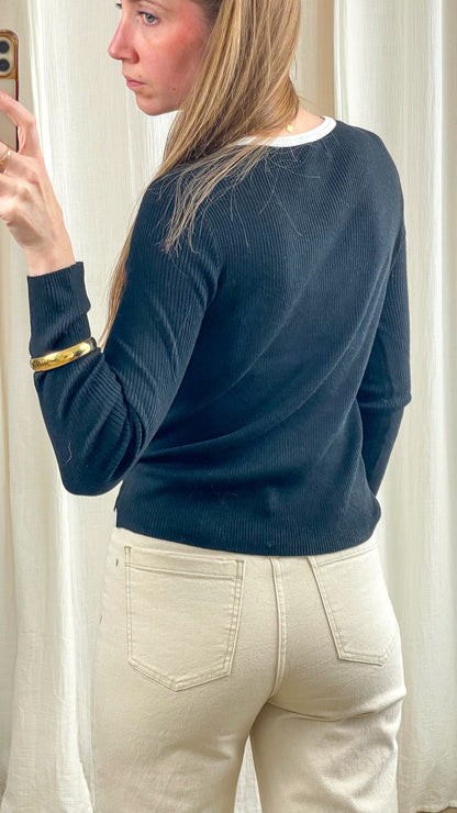 Pull maille côtelée bleu marine effet 2-en-1 col blanc femme, coupe décontractée style casual chic