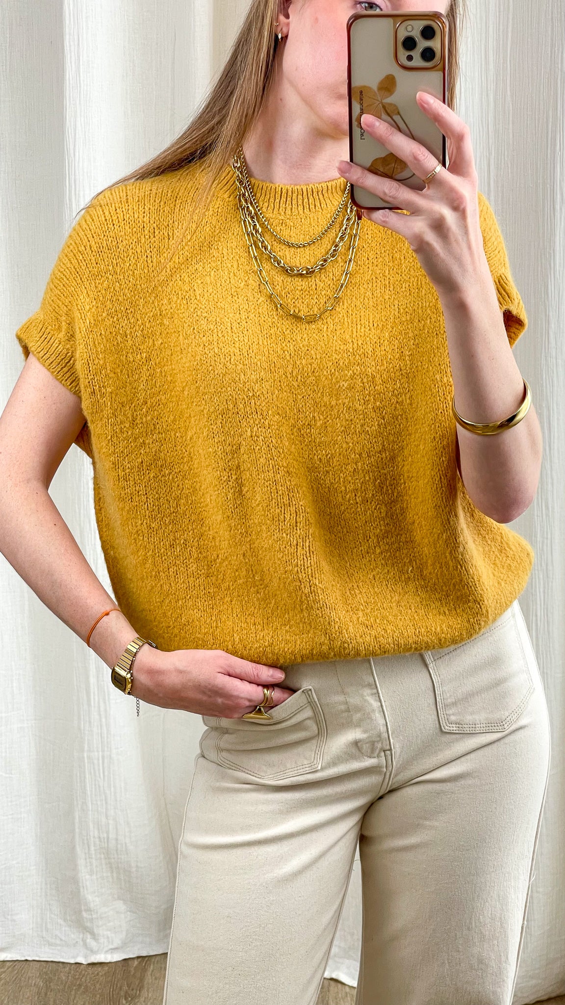 Pull manches courtes femme jaune moutarde en maille douce col rond coupe oversize style casual chic
