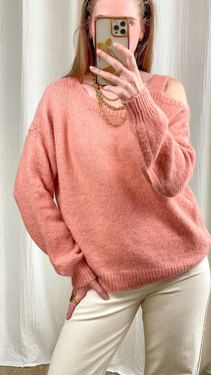 Pull oversize rose corail en maille douce col bateau épaule dénudée femme style cosy chic