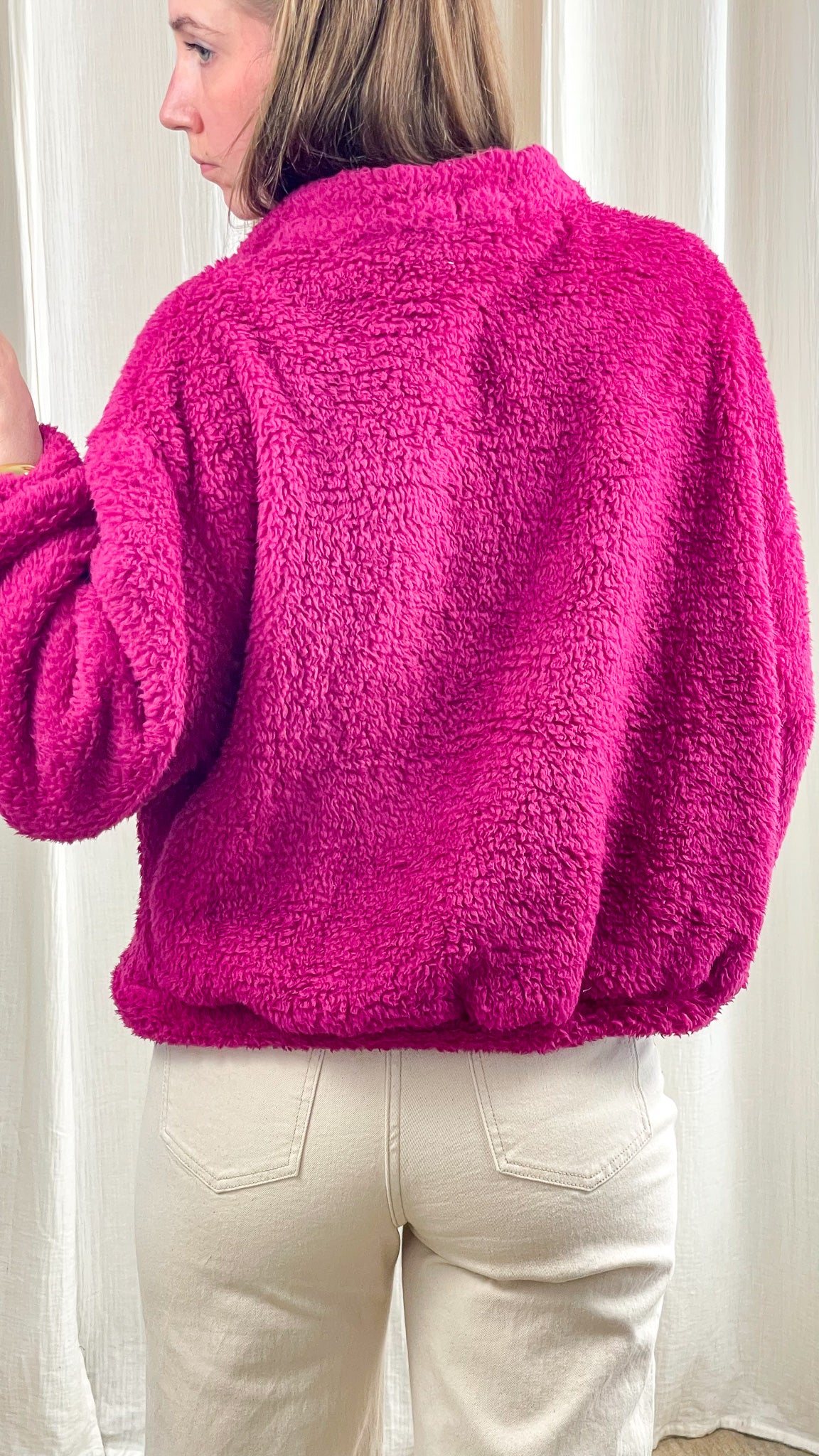 Pull sherpa rose fuchsia femme coupe oversize col montant style cosy hiver