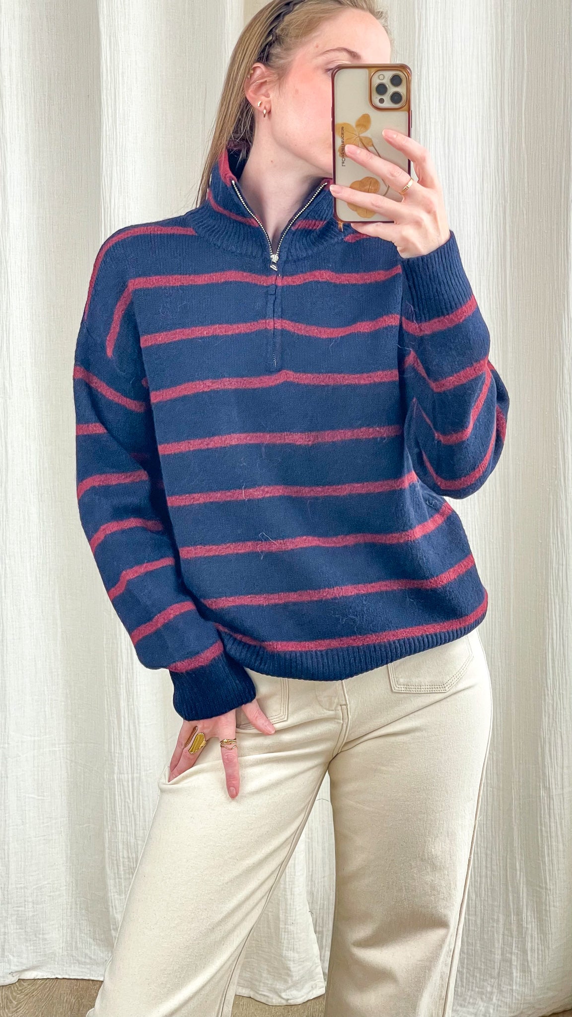 Pull col zippé bleu marine à rayures bordeaux coupe oversize femme - Pull Ebony en maille douce style preppy