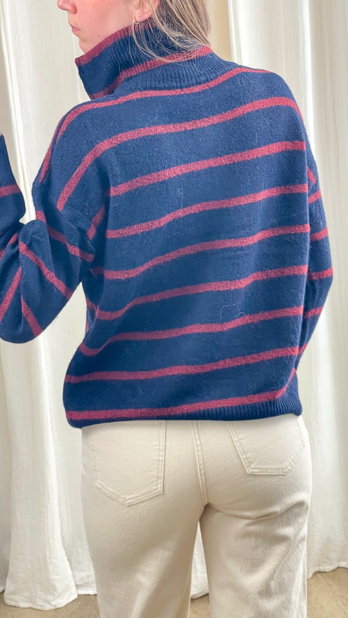 Pull col montant bleu marine à rayures bordeaux coupe oversize femme, style décontracté hiver