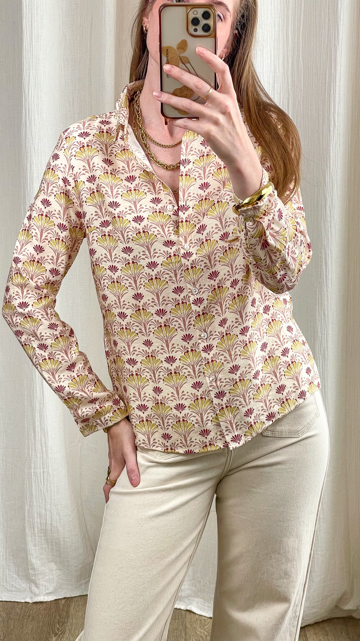 Chemise Nesra femme motif floral art déco bordeaux et moutarde coupe classique manches longues style bohème chic