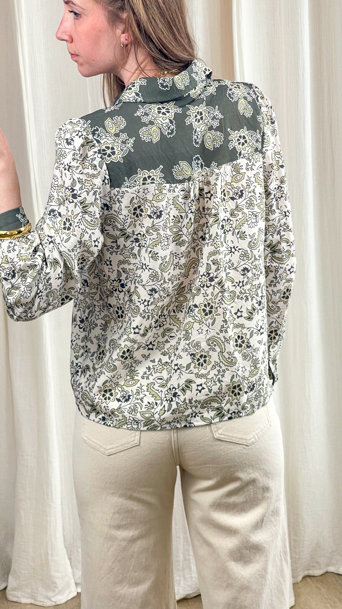 Chemise Lucie fleurie femme bicolore vert et blanc motif liberty manches longues style bohème chic