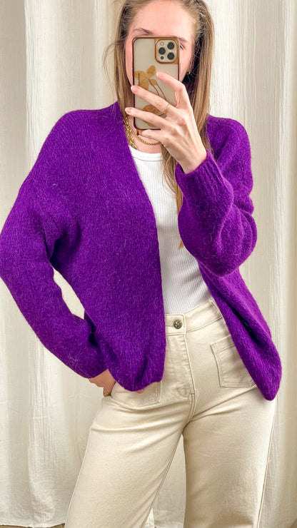 Gilet violet en maille duveteuse ouvert femme, coupe courte et manches longues, style casual chic