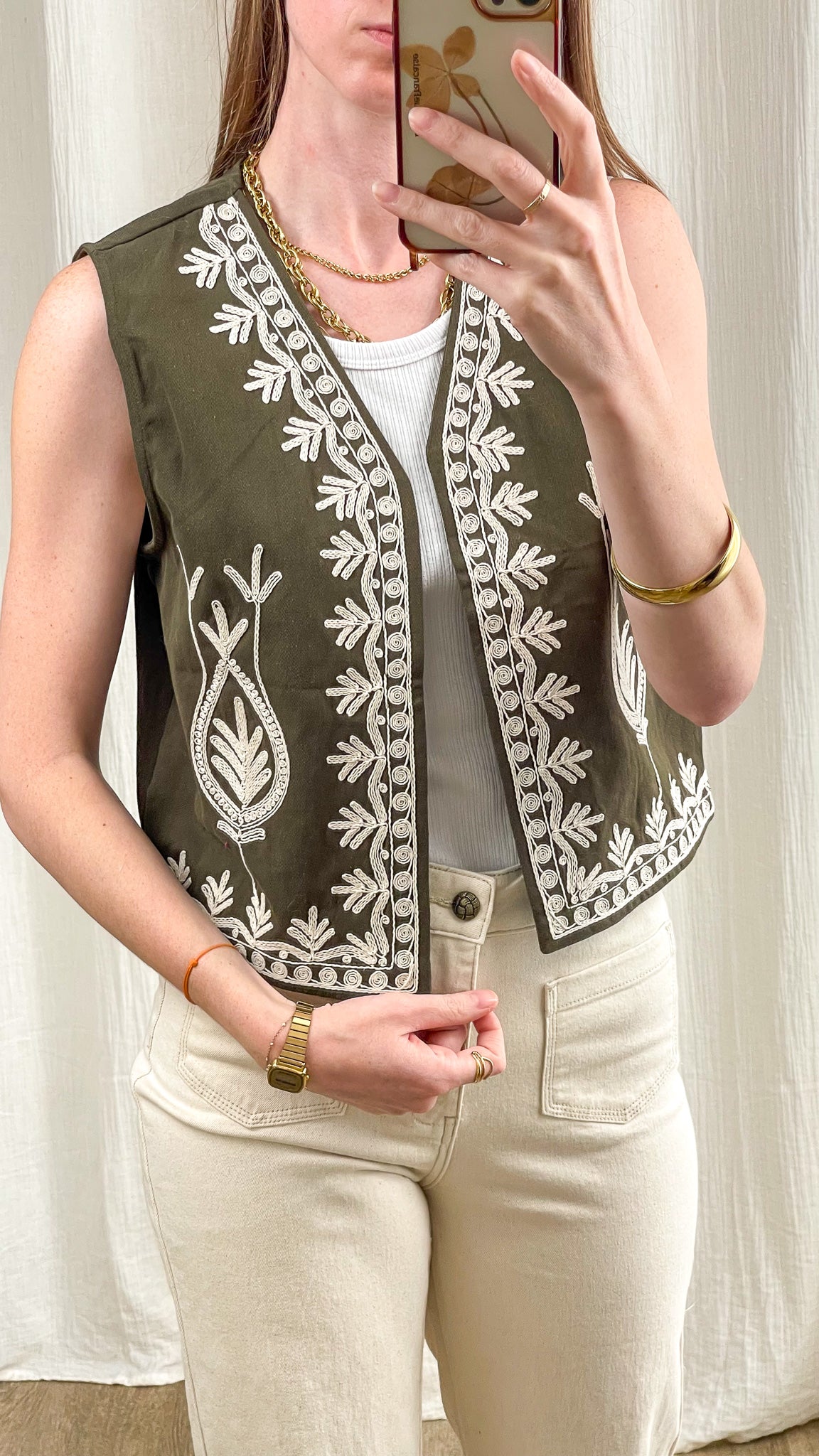 Gilet boléro sans manches kaki broderies blanches ethniques femme style bohème chic