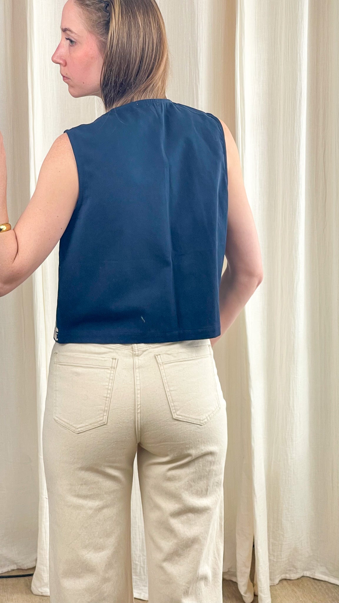 Veste boléro sans manches bleu marine coupe courte dos femme, gilet léger style minimaliste printemps été
