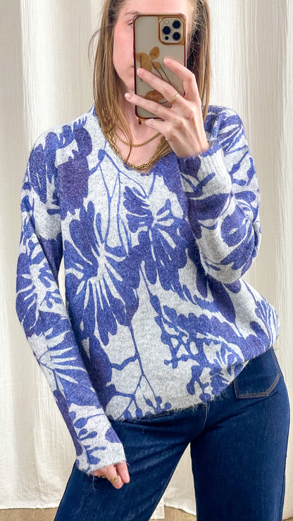 Pull femme motif floral bleu et gris chiné coupe ample col rond style casual chic hiver
