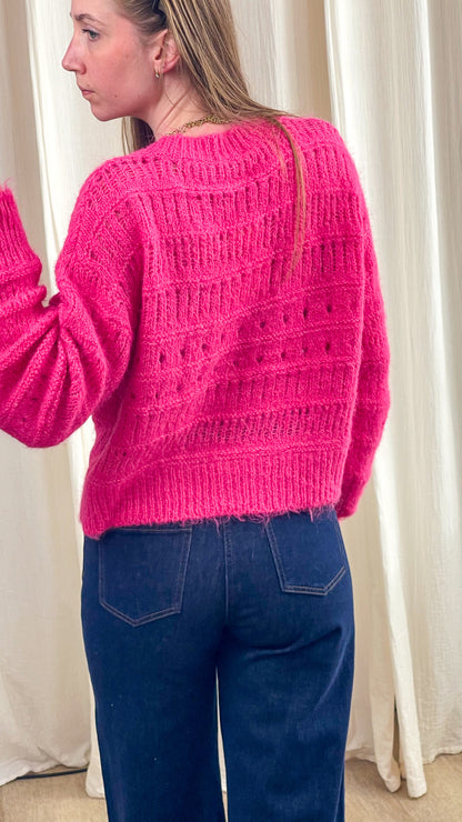 Pull maille ajourée rose fuchsia femme coupe cropped dos manches bouffantes style tendance hiver