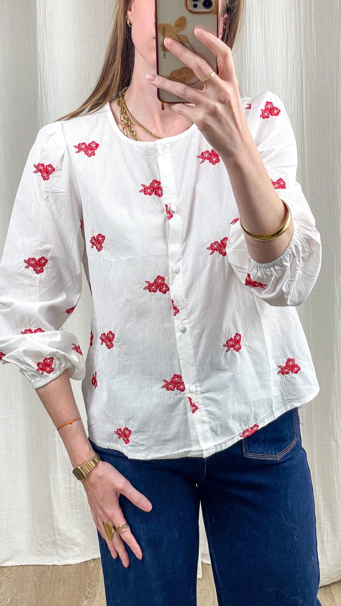 Blouse Martine blanche manches bouffantes broderie florale rouge femme style romantique