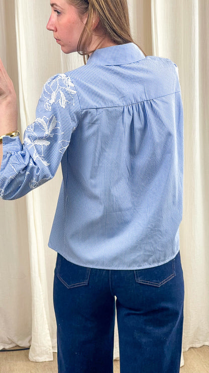 Chemise Estelle vichy bleu et blanc broderie florale manches bouffantes femme dos vue détail coupe fluide