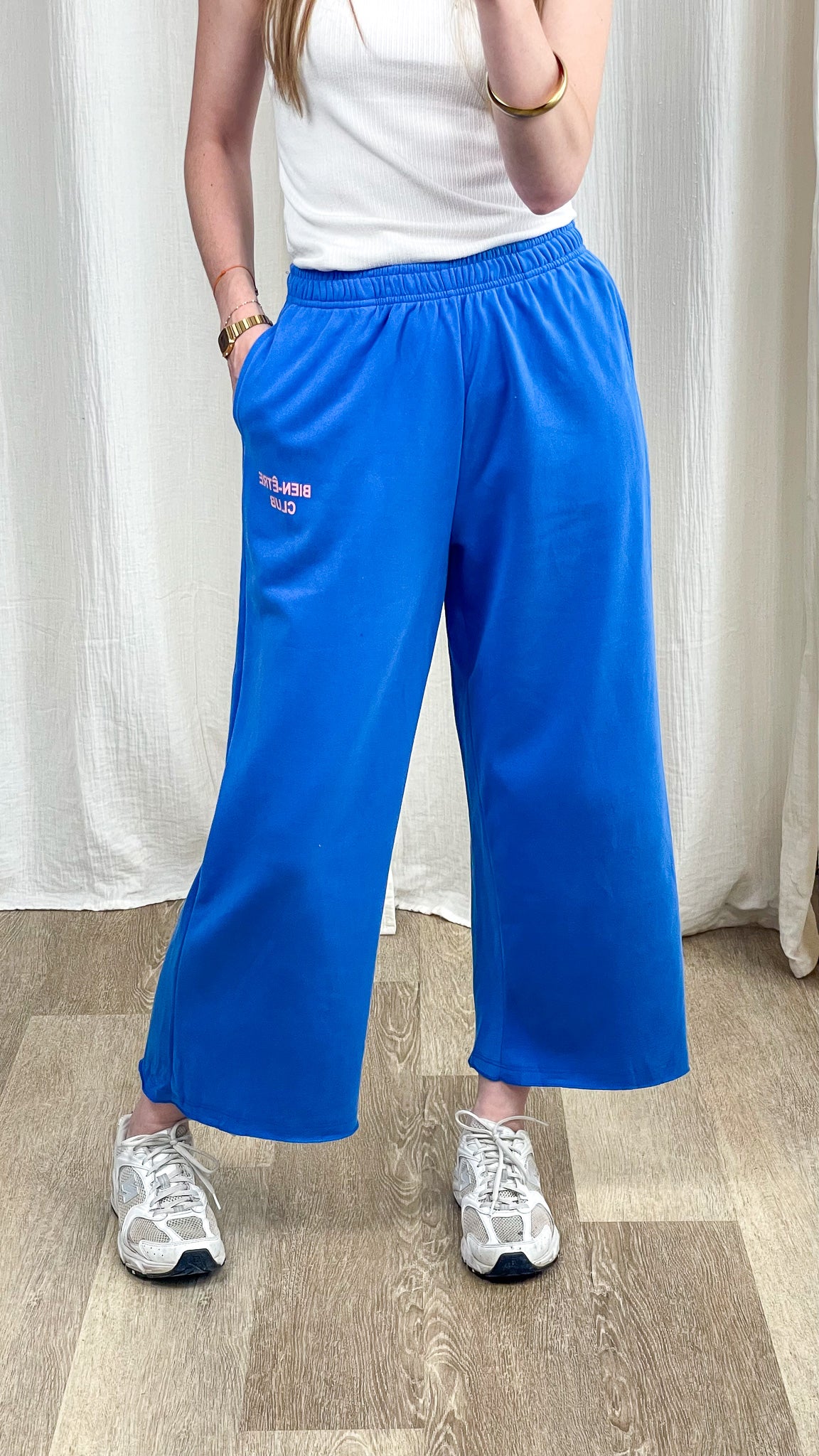 Pantalon jogging large bleu roi taille élastique Bien-Être Club femme style streetwear décontracté