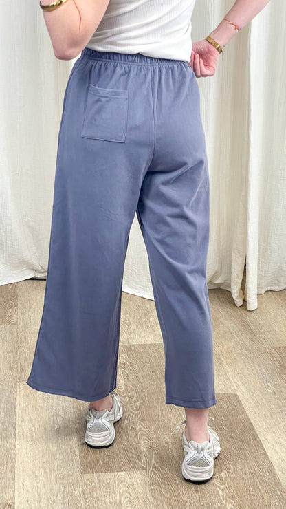 Pantalon jogging large bleu gris taille élastique avec poche arrière, coupe ample confort femme
