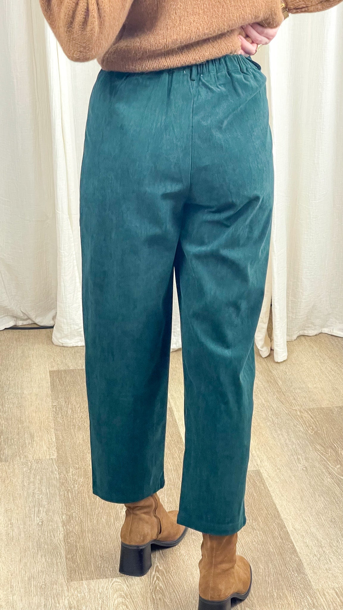 Pantalon velours côtelé vert émeraude taille élastique coupe droite femme style casual chic