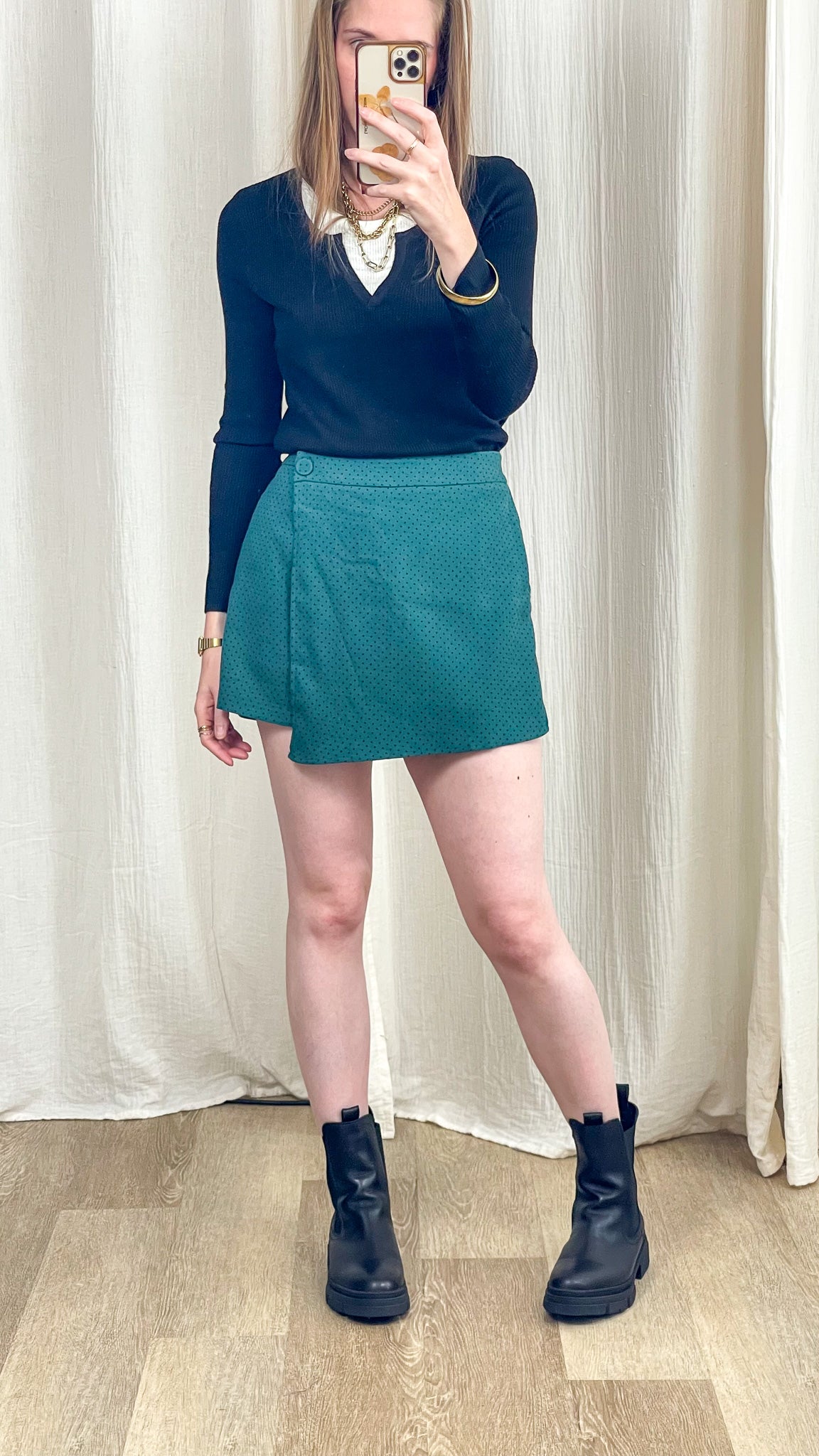 Jupe-short Doti vert émeraude à pois noirs coupe portefeuille taille haute femme style preppy chic