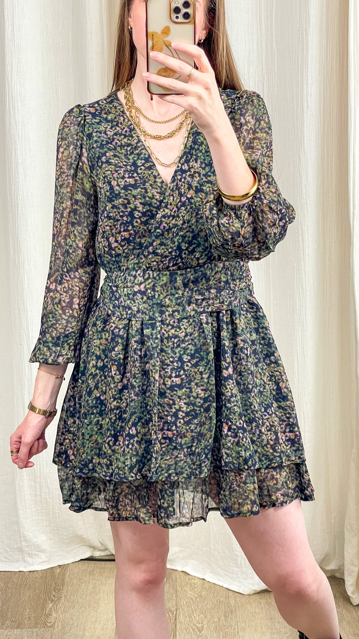 Robe Mathilde fleurie verte à manches longues transparentes et jupe volantée style bohème chic femme
