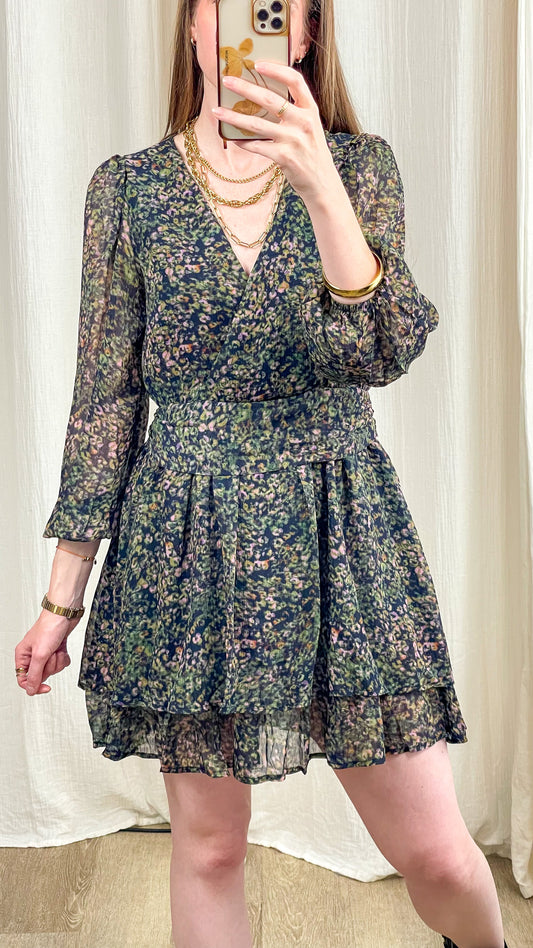 Robe Mathilde fleurie verte à manches longues transparentes et jupe volantée style bohème chic femme