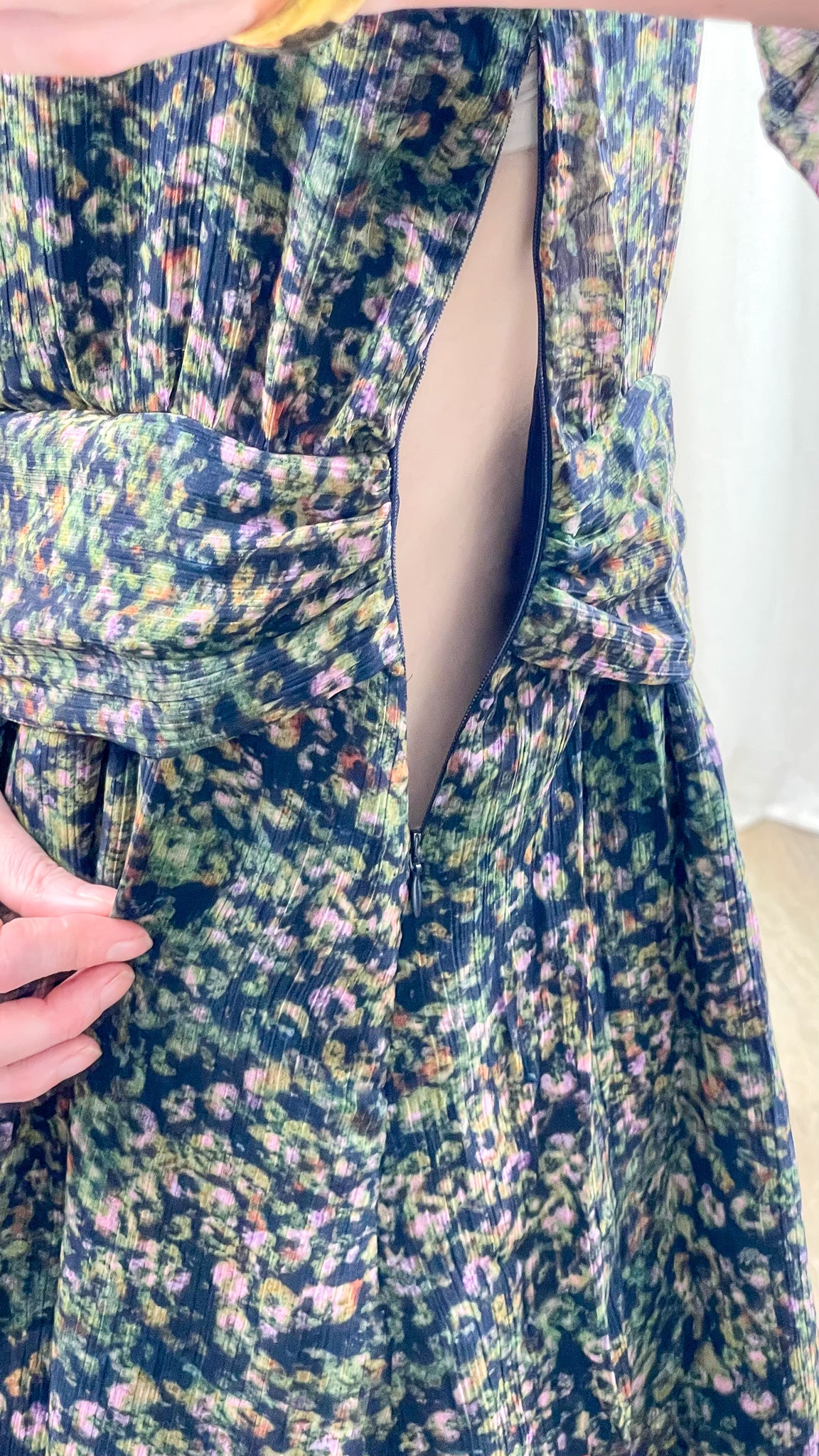 Robe Mathilde imprimé floral vert et rose avec ceinture nouée et fermeture zip dos, robe bohème chic femme