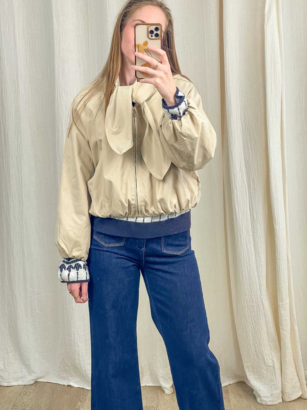 Veste ballon beige col foulard avec poignets jacquard bleu marine femme style casual chic