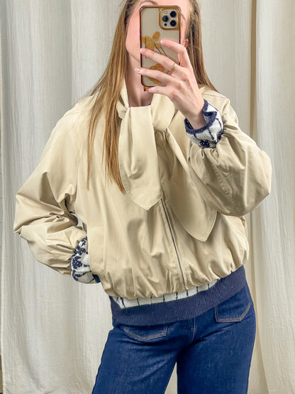 Veste ballon beige col foulard femme avec poignets tricot jacquard bleu et blanc style casual chic
