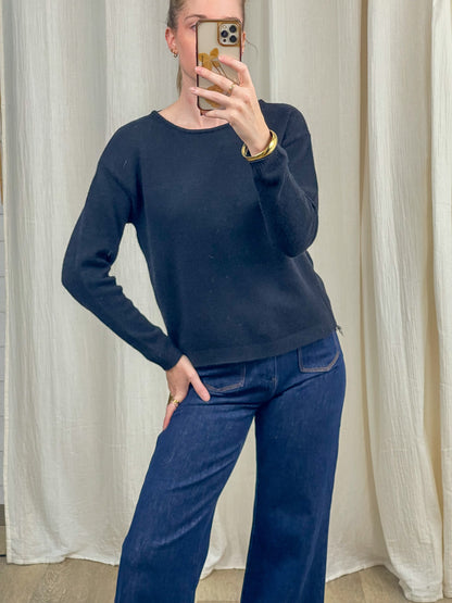 Pull noir dos nu femme coupe ajustée manches longues détail dentelle torsadée style élégant casual
