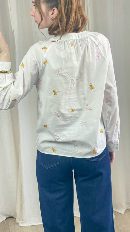 Blouse Aline blanche brodée fleurs jaunes et roses manches longues femme, chemise légère style champêtre printemps