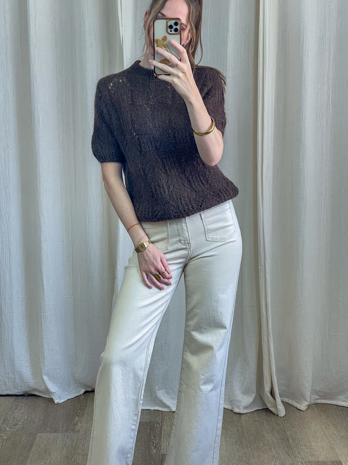 Pull manches courtes marron en maille ajourée femme, coupe ajustée col montant style vintage