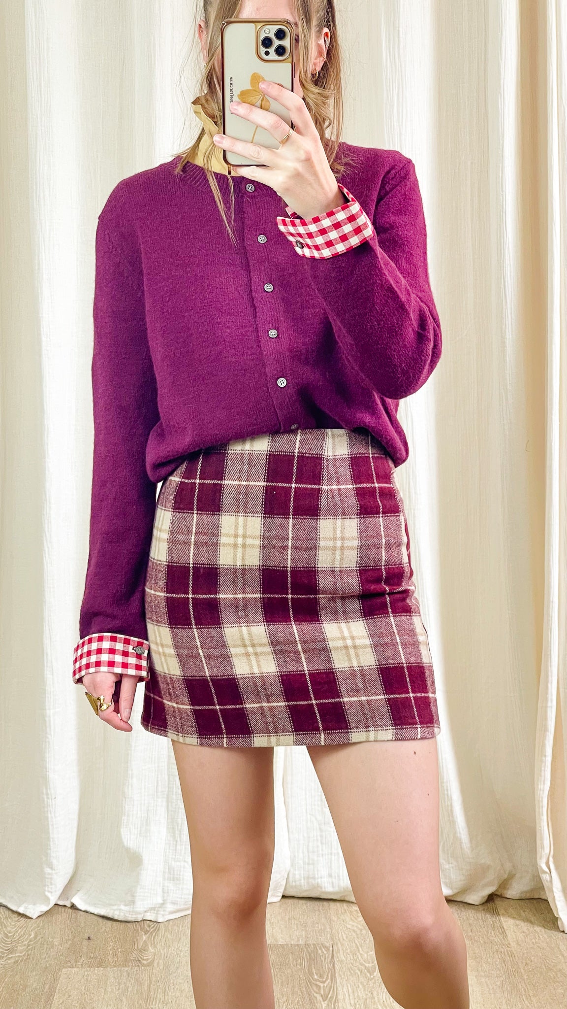 Gilet Paula – Gilet prune boutonné en maille douce