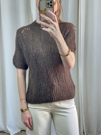 Pull manches courtes marron chocolat en maille mohair ajourée femme, coupe droite col montant style minimaliste