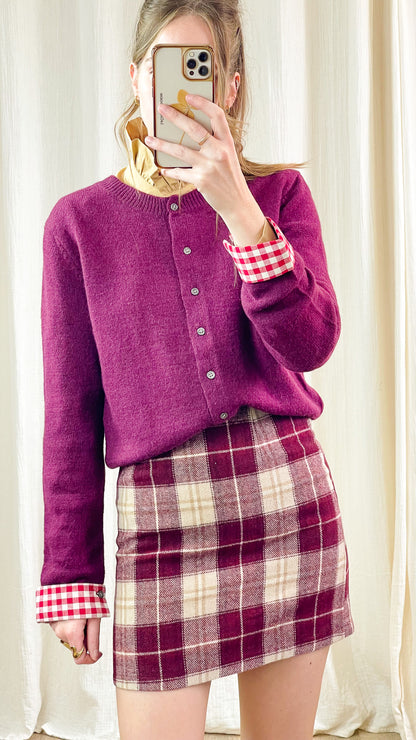 Gilet Paula – Gilet prune boutonné en maille douce