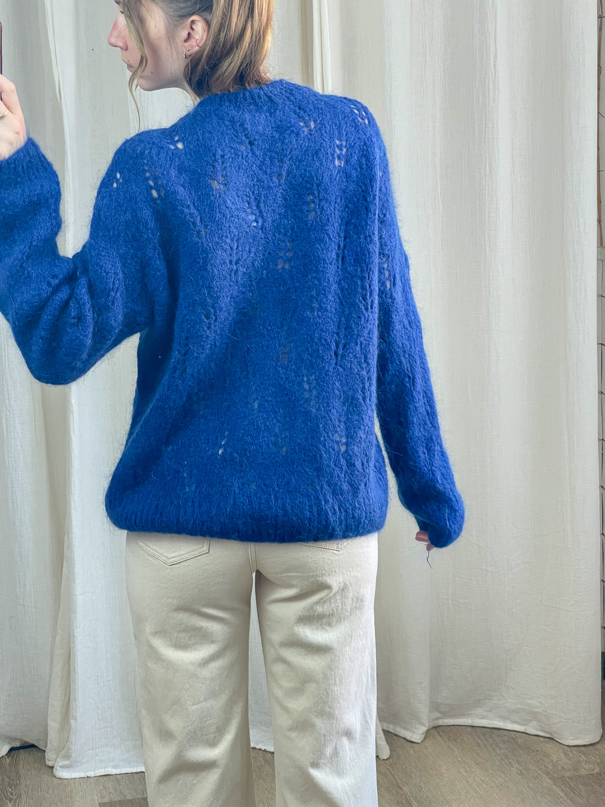 Pull ajouré bleu roi en mohair motif feuilles femme, coupe oversize manches longues style vintage