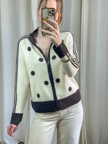 Gilet zippé femme écru à pois marron avec bordures contrastantes style vintage chic