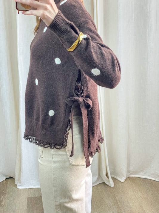 Pull chasuble marron à pois blancs avec laçage latéral et finition dentelle femme style bohème chic