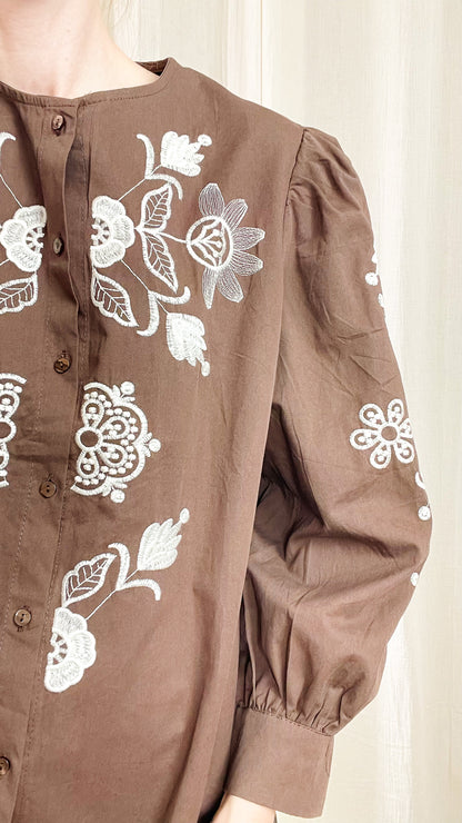 Blouse Charlotte – Blouse brodée bordeaux ou marron