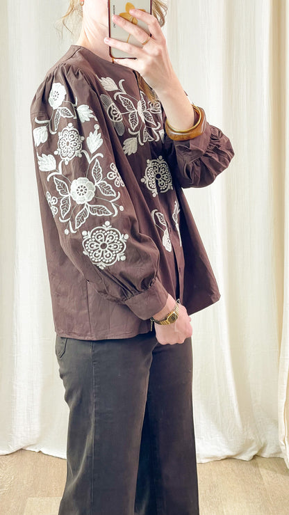 Blouse Charlotte – Blouse brodée bordeaux ou marron