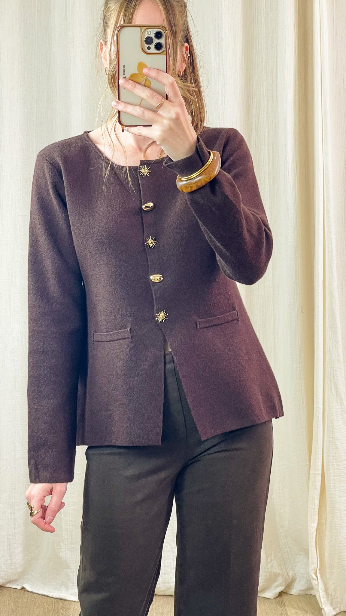 Gilet Aliya – Gilet boutonné à boutons bijoux