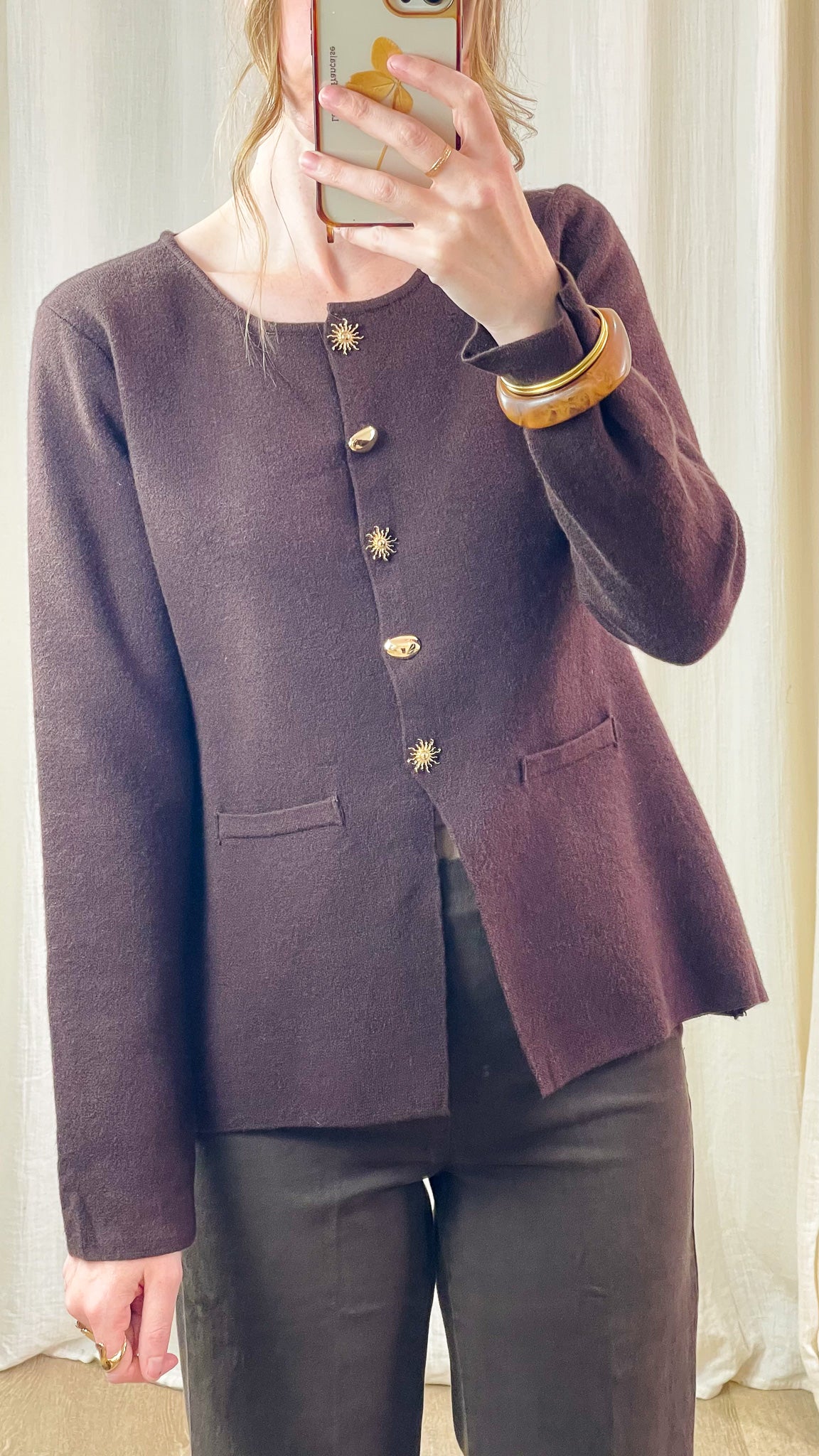 Gilet Aliya – Gilet boutonné à boutons bijoux