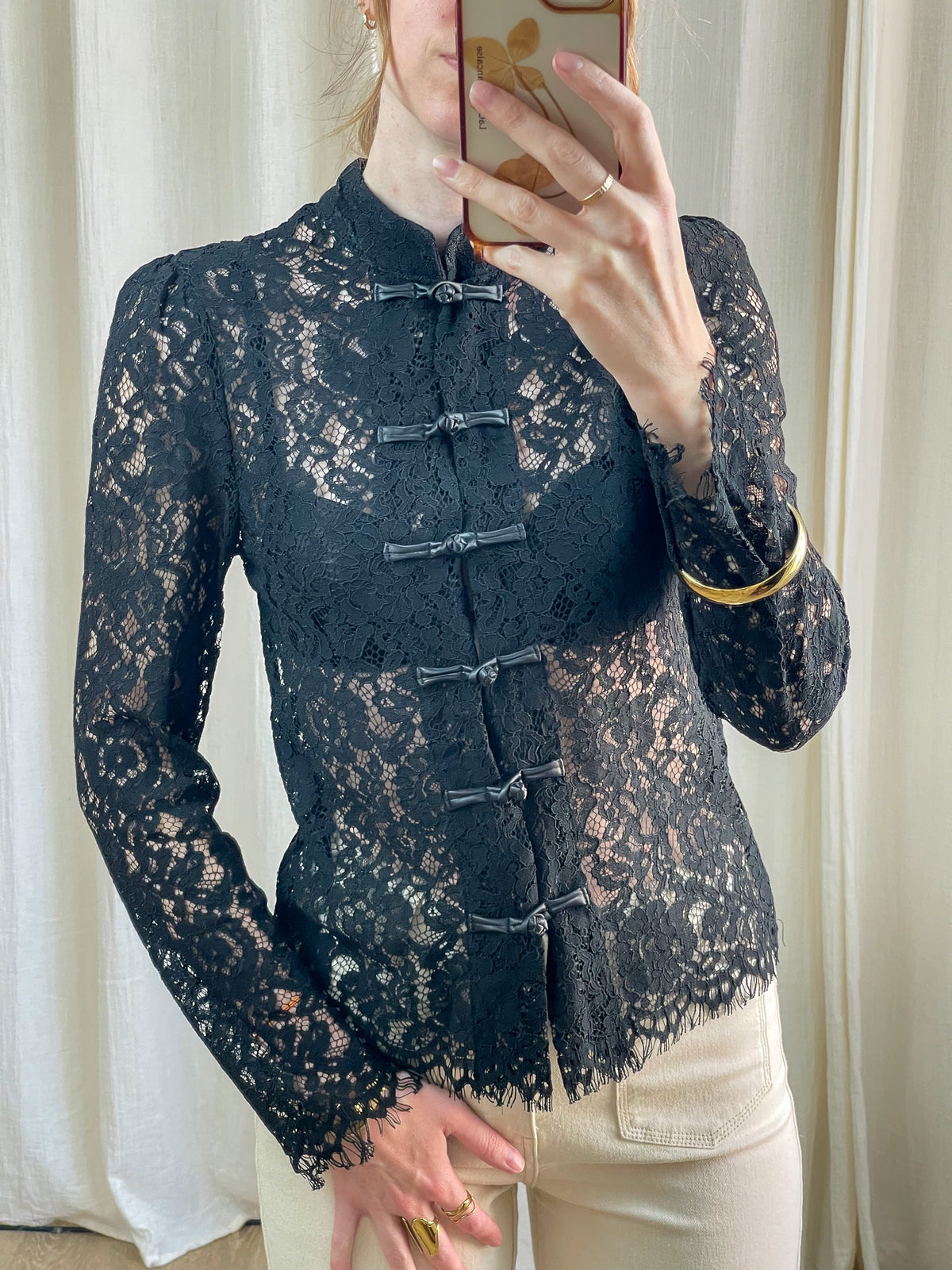 Blouse dentelle noire col mandarin avec boutons brandebourgs style asiatique femme manches longues