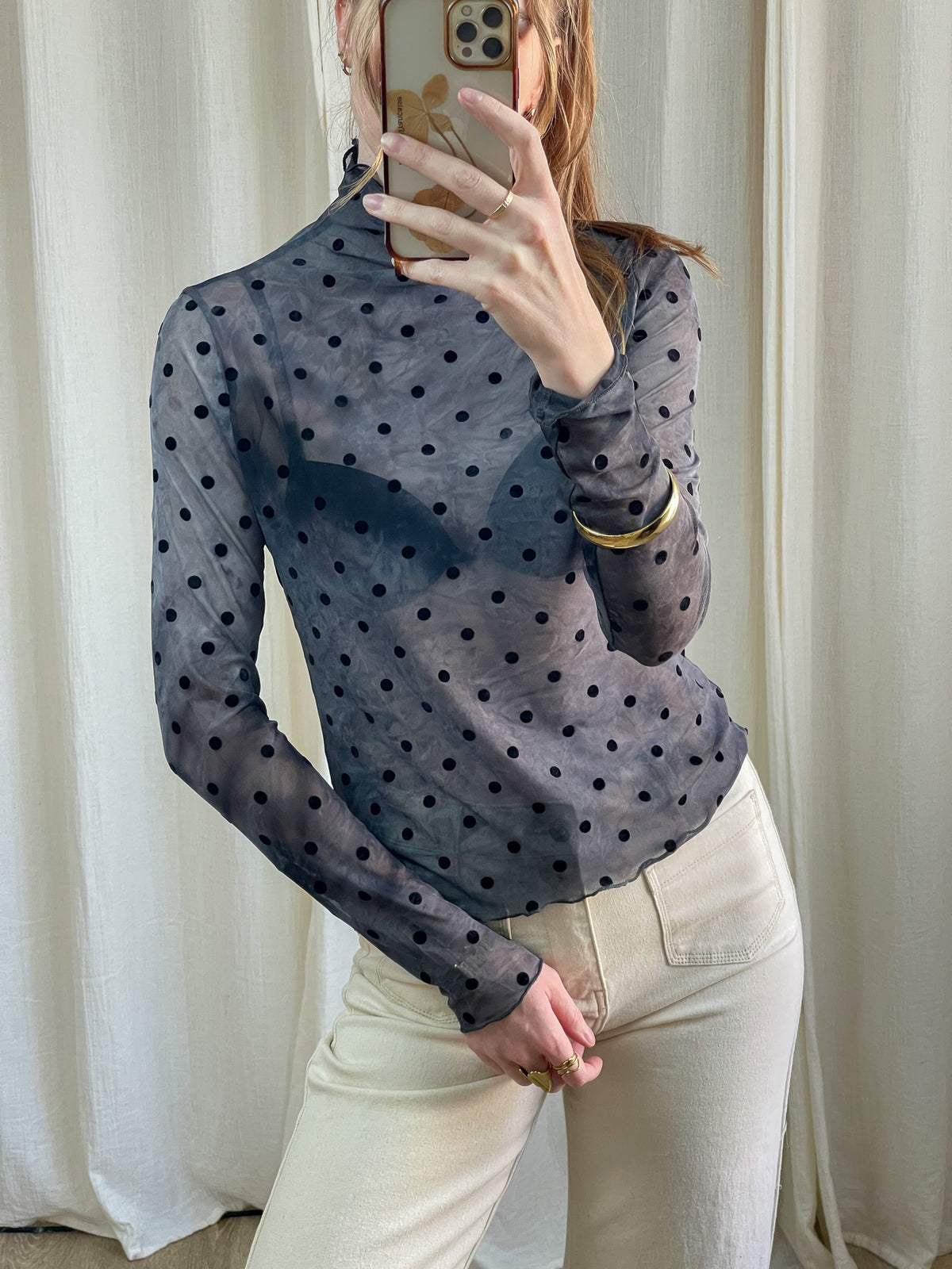 Top mesh transparent gris à pois noirs manches longues col montant femme style tendance