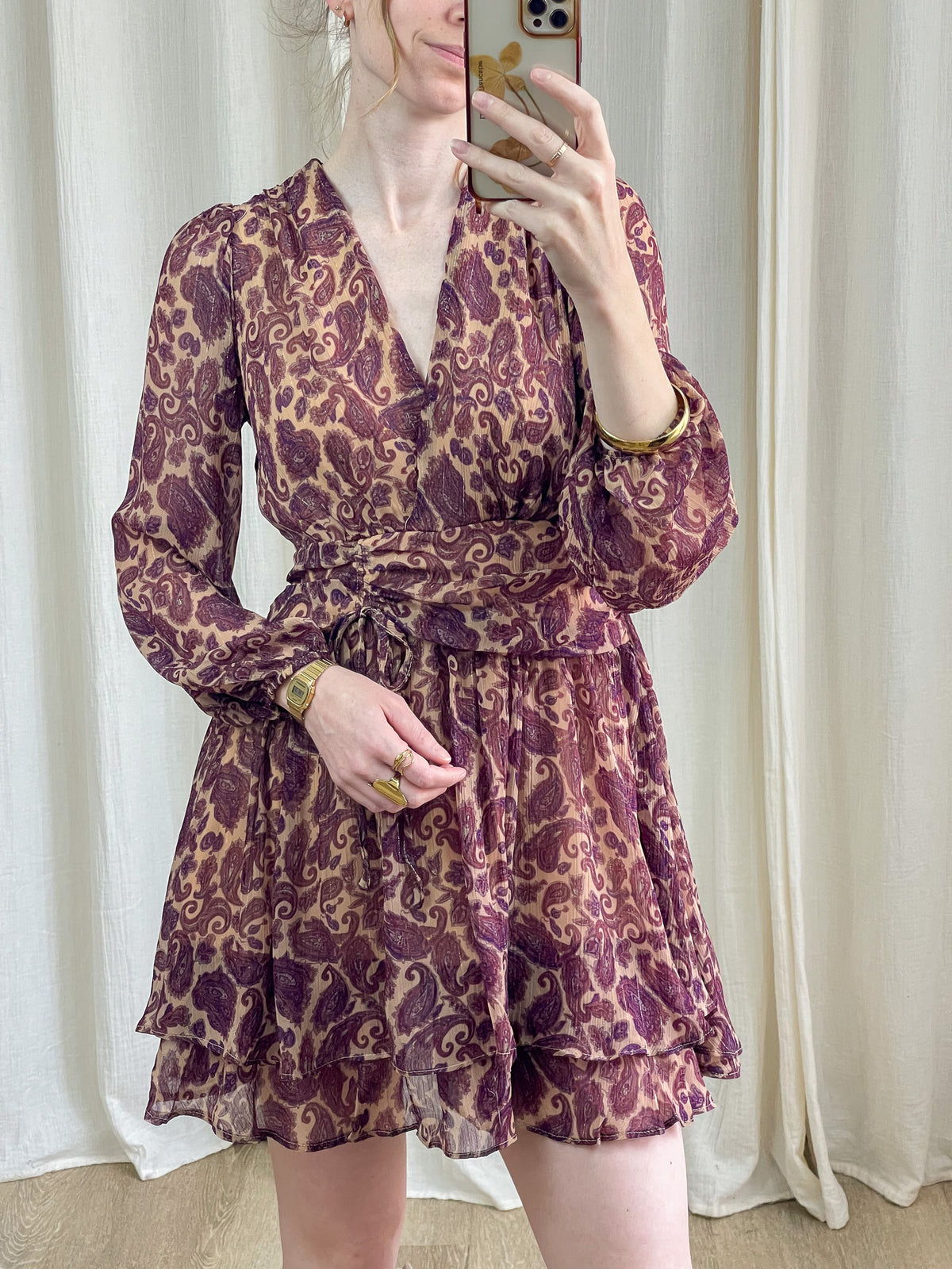 Robe courte imprimé cachemire bordeaux et beige manches longues style bohème chic femme