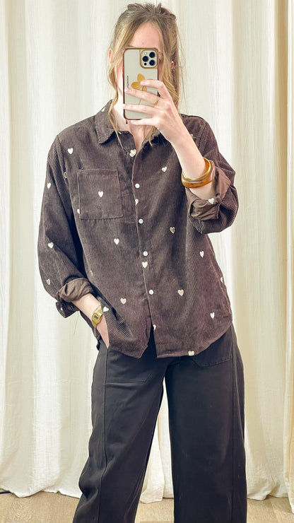 Chemise Cœur – Velours côtelé brodé de petits cœurs
