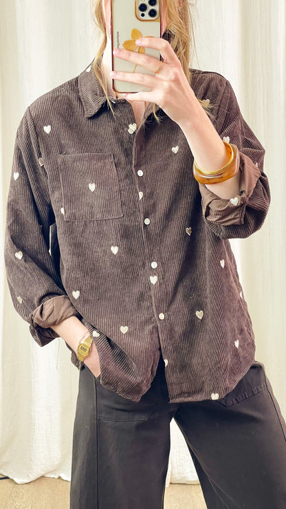 Chemise Cœur – Velours côtelé brodé de petits cœurs