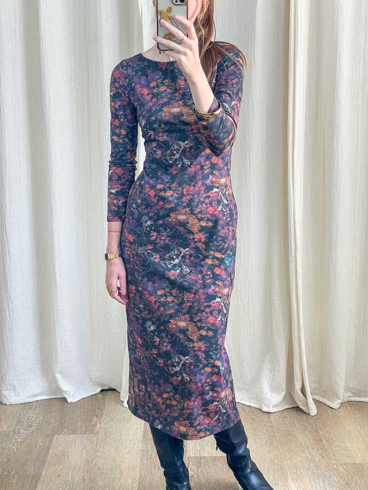 Robe longue stretch imprimé floral automnal tons bordeaux et orange, manches longues, coupe ajustée femme