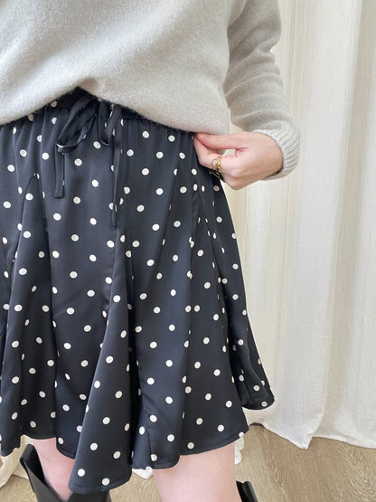 Jupe patineuse à pois noire et blanche taille élastique avec lien femme style rétro chic