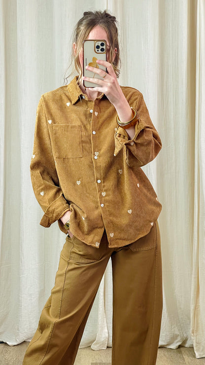 Chemise Cœur – Velours côtelé brodé de petits cœurs