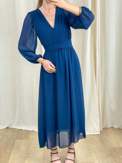 Robe longue bleu marine en mousseline plissée manches transparentes pour cérémonie femme